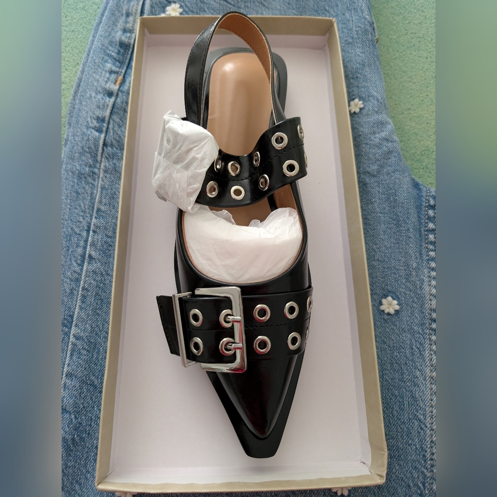 Stylish Black Women's Shoes with Buckle Detail